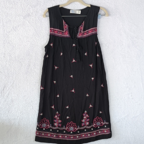 Time and Tru Dresses & Skirts - Time and Tru Women's Boho Sleeveless Embroidered Knee Length Dress Size S